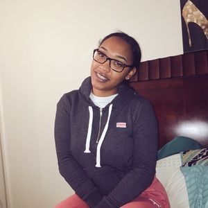 Meet your Posher, Miaa